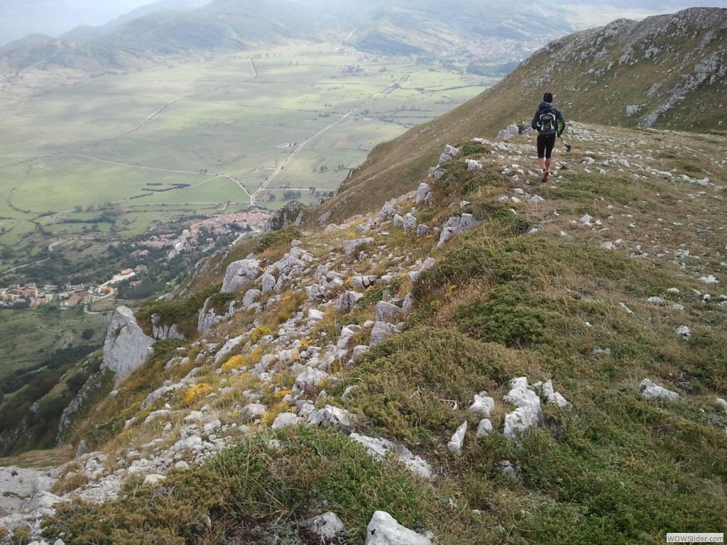 Si intravede l'abitato di Rocca di Cambio