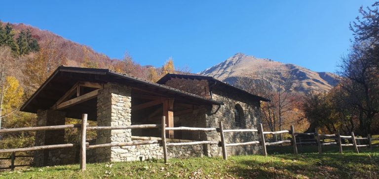 “Il Bel Paese”… L’imperiosa cresta ovest del Corvo autunnale.