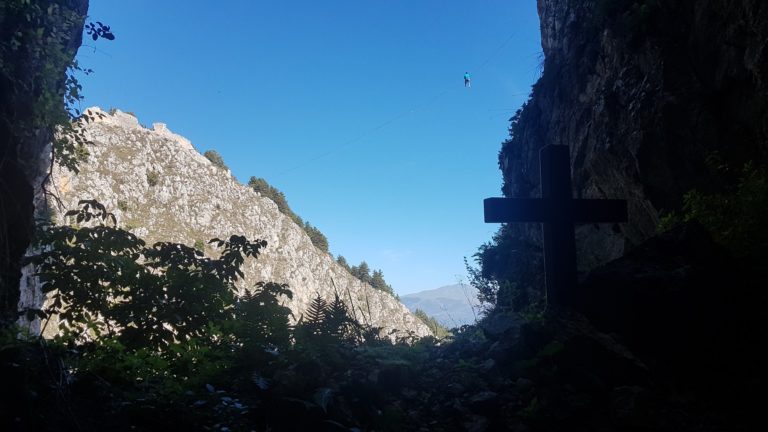 I “funambolici” di Monte Circolo al cospetto dell’Eremo del Beato Placido da Roio