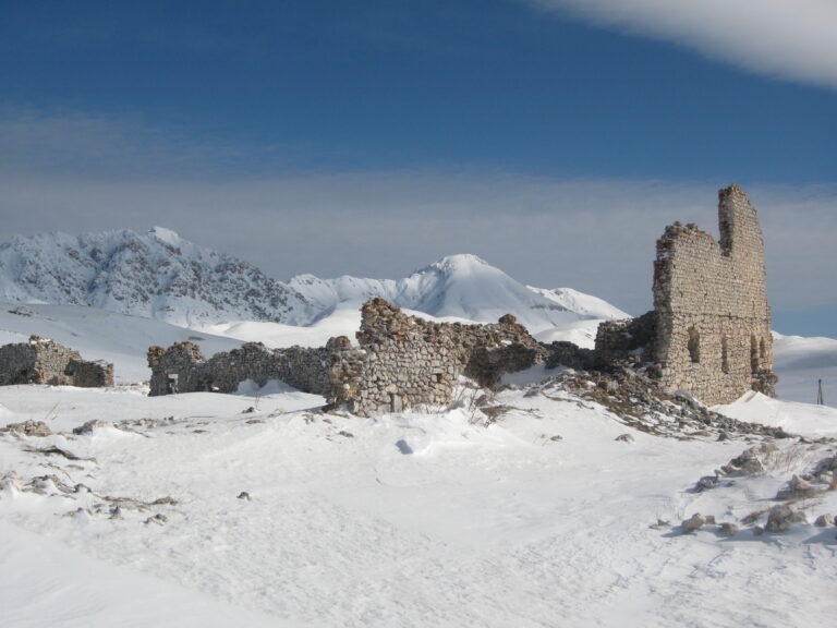 L’insediamento dei Monaci Cistercensi a Campo Imperatore con la costruzione del Monastero di Santa Maria del Monte di Paganica fino alle “Condole”.