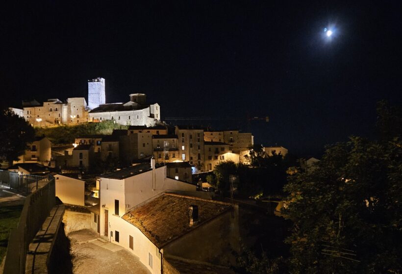 Una storia di paese, un pezzo di pecorino e tanta gentilezza.